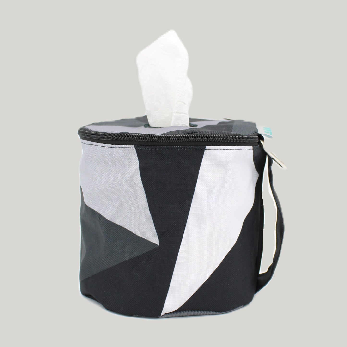 Wasserabweisende Toilettenpapier Tasche für Camping und Outdoor in grafischem Schwarz-Grau.